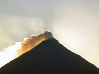 The 1,633 meters high volcano is one of the mosta active on the country.