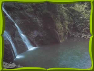 A cascade sculpted over layers of basaltic lava flows and tuff.